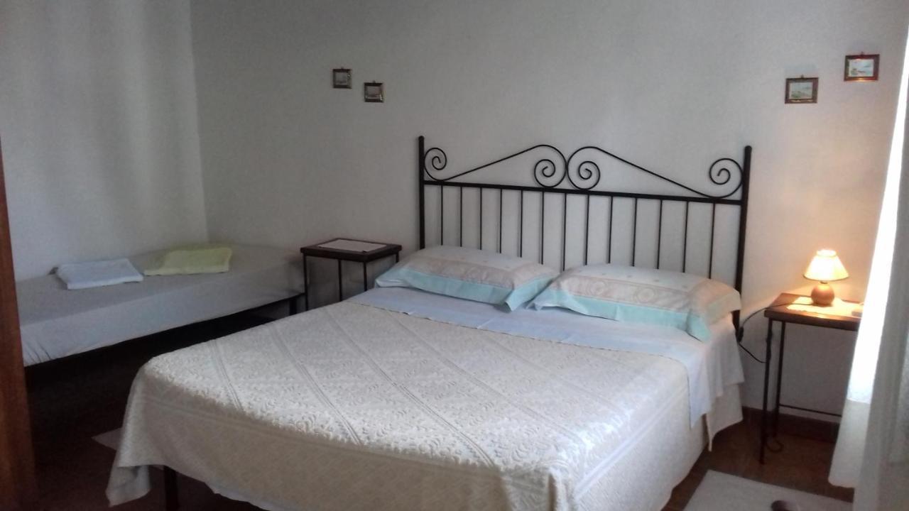 B&B Is Camminantis Nurallào 外观 照片
